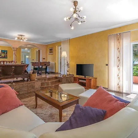 5 Bedroom Beautiful In Nyaraló *