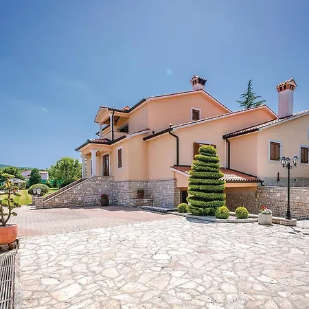 5 Bedroom Beautiful In Labin