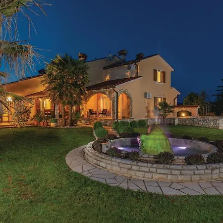 5 Bedroom Beautiful In Nyaraló