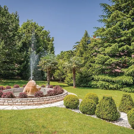 Nyaraló 5 Bedroom Beautiful In *