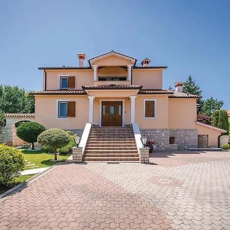 5 Bedroom Beautiful In Labin