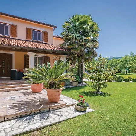 5 Bedroom Beautiful In