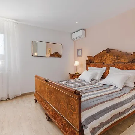 5 Bedroom Beautiful In Nyaraló