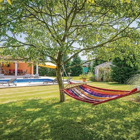 5 Bedroom Beautiful In Labin