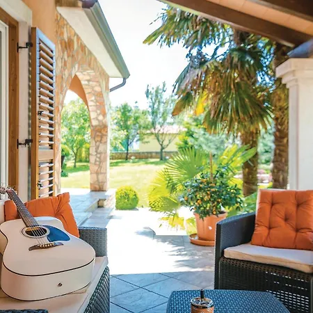 5 Bedroom Beautiful In *