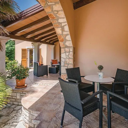 5 Bedroom Beautiful In *