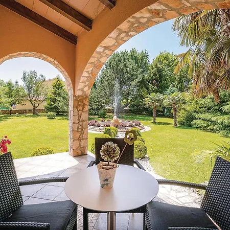 5 Bedroom Beautiful In Labin