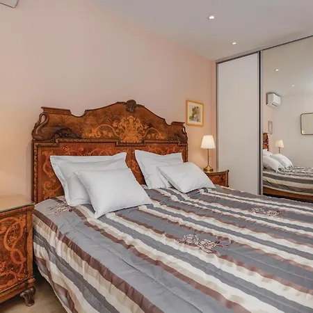 5 Bedroom Beautiful In Nyaraló