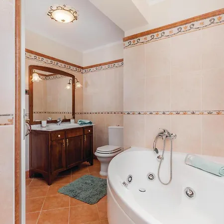 Holiday home Gorgeous In With Kitchen
